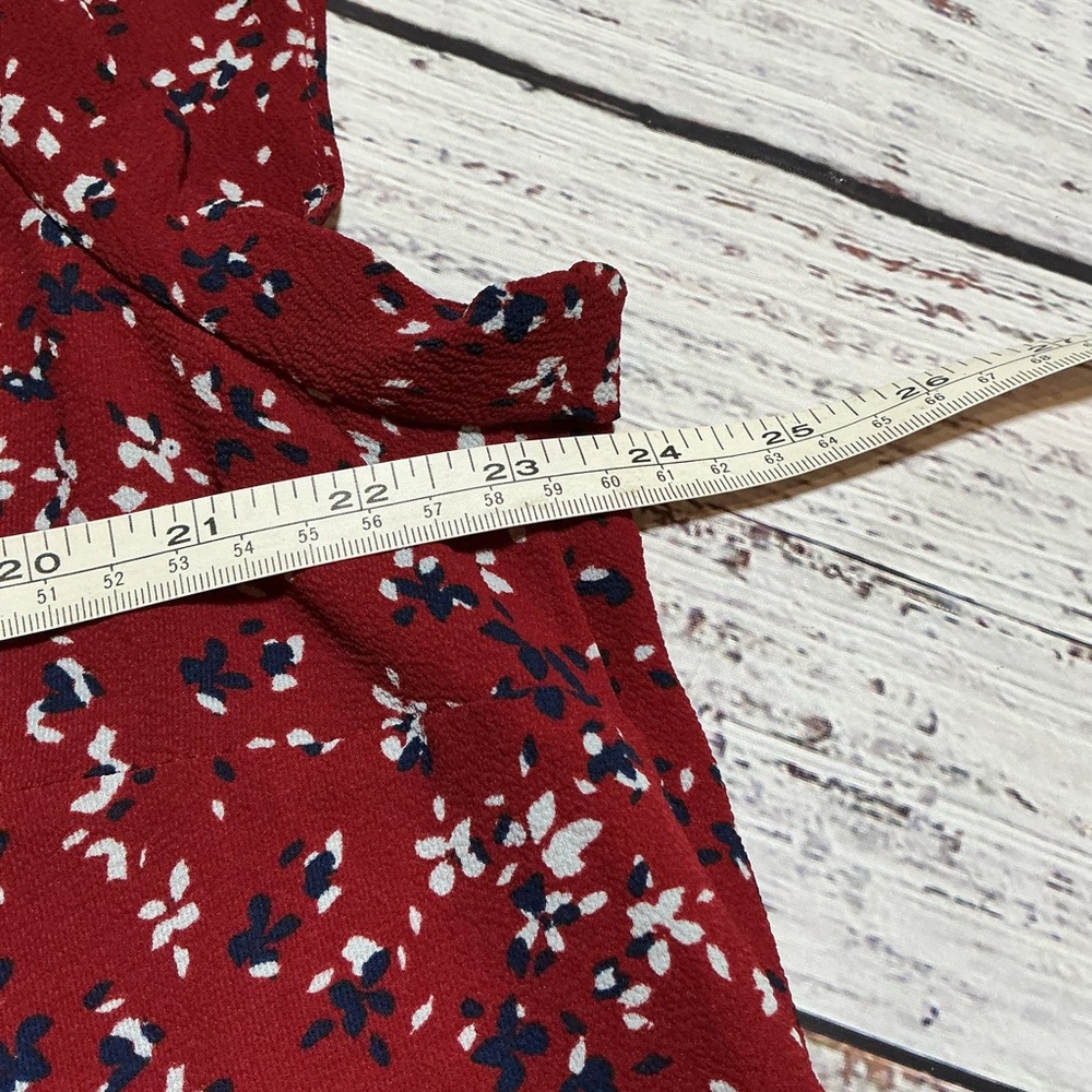 41 Hawthorn red floral Morey v-neck short sleeve blouse. Size 1X - Picture 5 of 6
